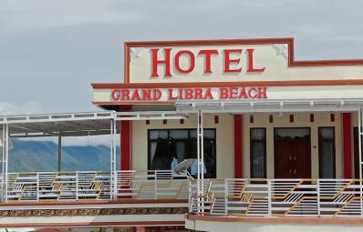 Pantai Libra SS Resto & Cafe Danau Toba